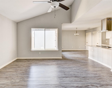 10318 Sommerville Avenue - Photo Thumbnail 14