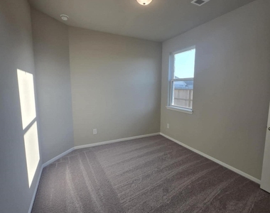 27502 Clear Breeze Drive - Photo Thumbnail 4