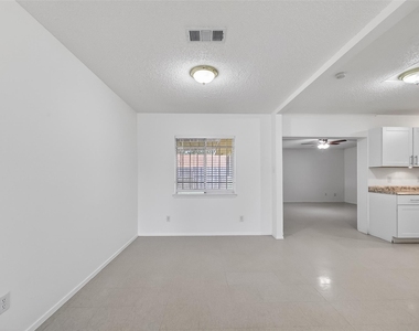 15022 Chipman Lane - Photo Thumbnail 10