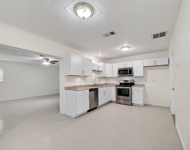 15022 Chipman Lane - Photo Thumbnail 14