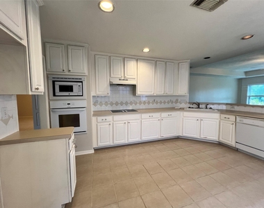 2005 Dawn Crest Court - Photo Thumbnail 9