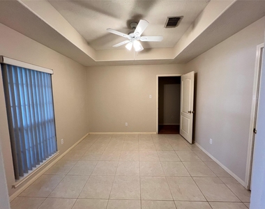 2005 Dawn Crest Court - Photo Thumbnail 3