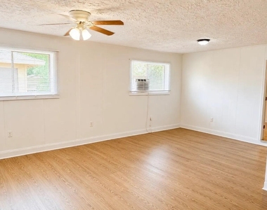 5526 Stonewall Street - Photo Thumbnail 4