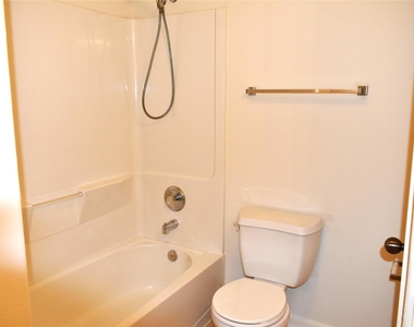 4822 Harbor Glen Lane - Photo Thumbnail 31