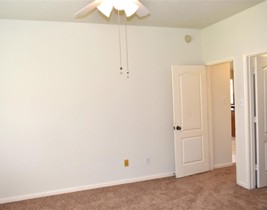 4822 Harbor Glen Lane - Photo Thumbnail 18