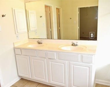 4822 Harbor Glen Lane - Photo Thumbnail 20