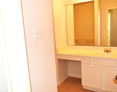 4822 Harbor Glen Lane - Photo Thumbnail 29