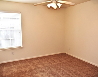 4822 Harbor Glen Lane - Photo Thumbnail 25