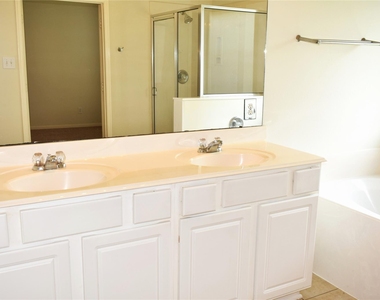 4822 Harbor Glen Lane - Photo Thumbnail 21