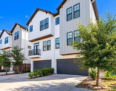 10910 Fire Creek Drive - Photo Thumbnail 2