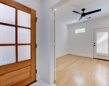 10910 Fire Creek Drive - Photo Thumbnail 4