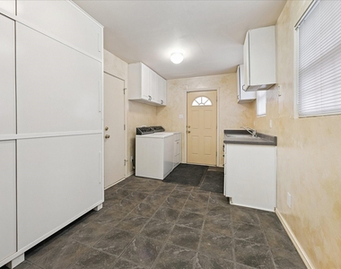 3227 Castlewood Street - Photo Thumbnail 9