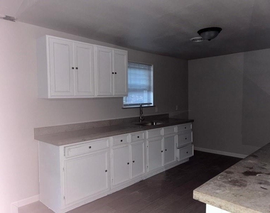 3155 Roberts Street - Photo Thumbnail 5
