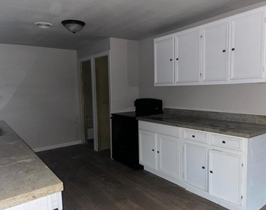 3155 Roberts Street - Photo Thumbnail 3