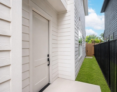 4605 Terry Street - Photo Thumbnail 1