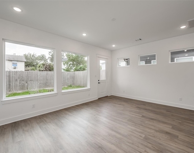 4605 Terry Street - Photo Thumbnail 7