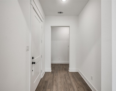 4605 Terry Street - Photo Thumbnail 2