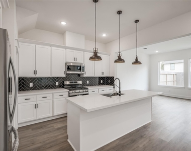 4605 Terry Street - Photo Thumbnail 3