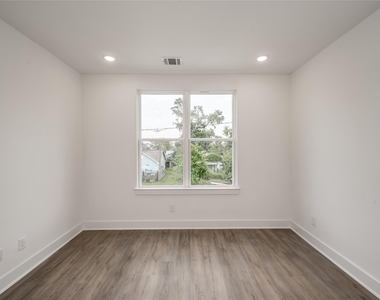 4605 Terry Street - Photo Thumbnail 16