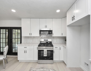9610 Westview Drive - Photo Thumbnail 8