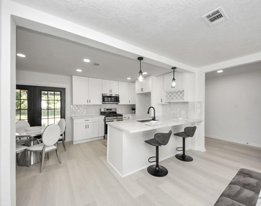 9610 Westview Drive - Photo Thumbnail 6