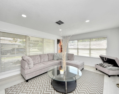 9610 Westview Drive - Photo Thumbnail 3