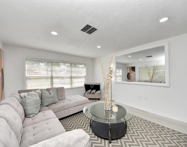 9610 Westview Drive - Photo Thumbnail 5