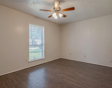 24010 Silversmith Lane - Photo Thumbnail 6