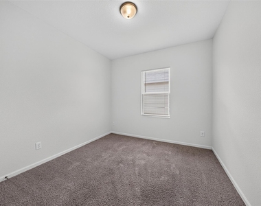 980 Blue Beech Lane - Photo Thumbnail 18