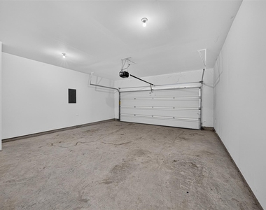 980 Blue Beech Lane - Photo Thumbnail 23