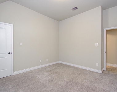 3814 Trophy Ridge Drive - Photo Thumbnail 16