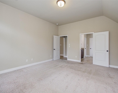 3814 Trophy Ridge Drive - Photo Thumbnail 12