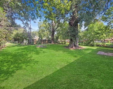 121 Wisteria Street - Photo Thumbnail 22