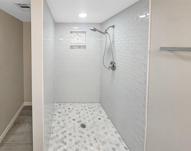 121 Wisteria Street - Photo Thumbnail 13