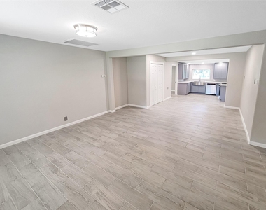121 Wisteria Street - Photo Thumbnail 6
