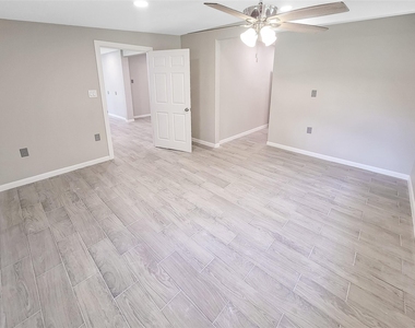 121 Wisteria Street - Photo Thumbnail 7