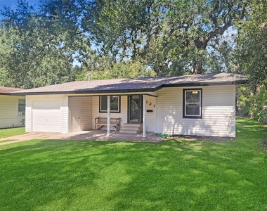 121 Wisteria Street - Photo Thumbnail 21