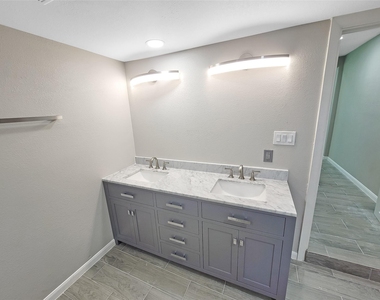 121 Wisteria Street - Photo Thumbnail 12