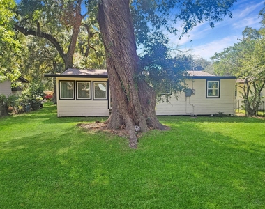 121 Wisteria Street - Photo Thumbnail 23