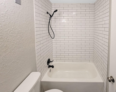 121 Wisteria Street - Photo Thumbnail 17