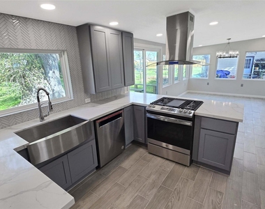 121 Wisteria Street - Photo Thumbnail 1