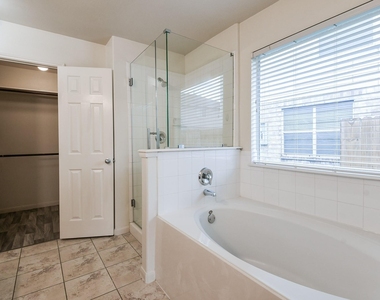8334 Loetsch Ridge Way - Photo Thumbnail 13