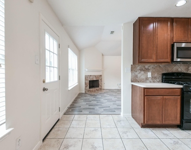 8334 Loetsch Ridge Way - Photo Thumbnail 4