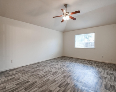 8334 Loetsch Ridge Way - Photo Thumbnail 7