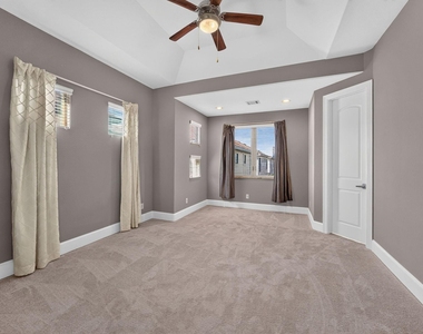 2307 Camden Drive - Photo Thumbnail 12
