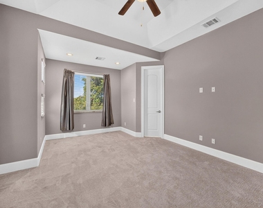 2307 Camden Drive - Photo Thumbnail 13