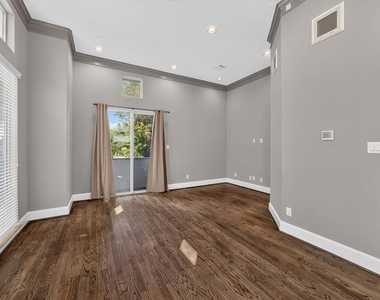 2307 Camden Drive - Photo Thumbnail 4