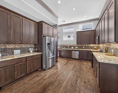 2307 Camden Drive - Photo Thumbnail 6
