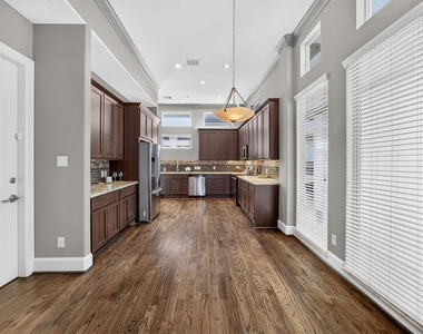 2307 Camden Drive - Photo Thumbnail 5