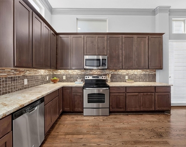 2307 Camden Drive - Photo Thumbnail 9